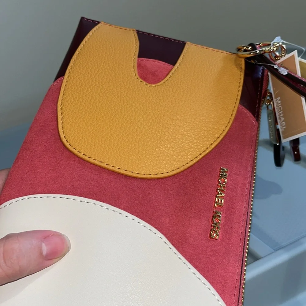 Michael Kors Jet Set Travel Large Patchwork Wristlet & Abstract Key Chain Bundle - Picture 5 of 8